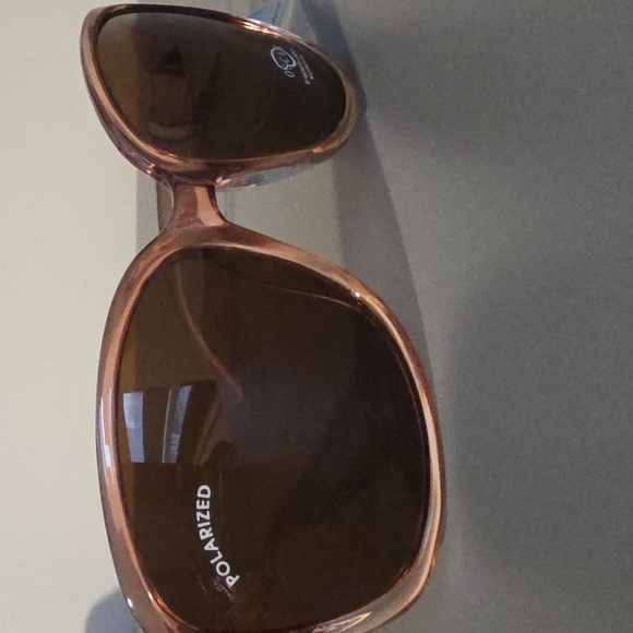 Oscar de la Renta Accessories - OSCAR by OSCAR DE LA RENTA NWT Translucent Frame Polarized Sunglasses